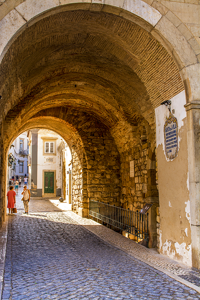 Arco da Vila (Town Gate) classical gateway which fronts the city's old medieval gate, Faro, Algarve, Portugal, Europe.