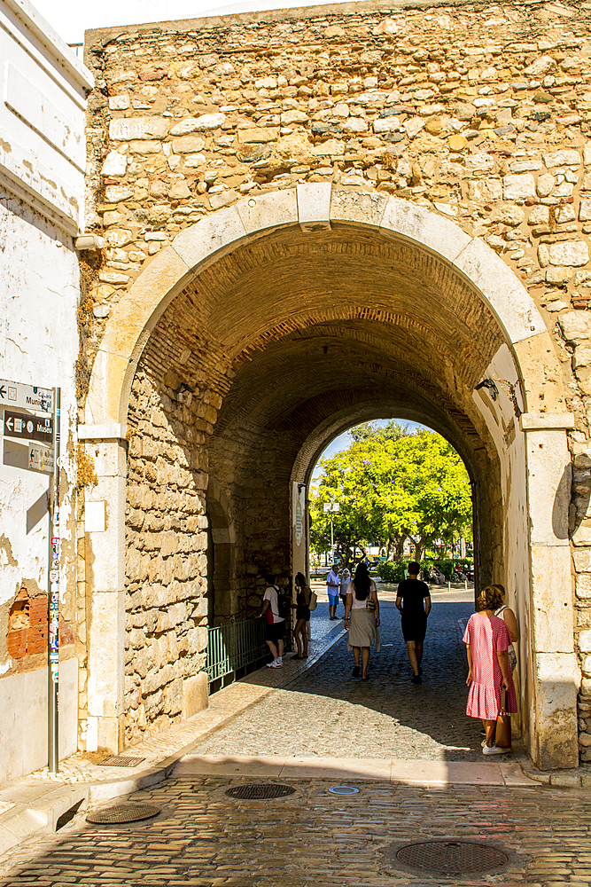 Arco da Vila (Town Gate) classical gateway which fronts the city's old medieval gate, Faro, Algarve, Portugal, Europe.