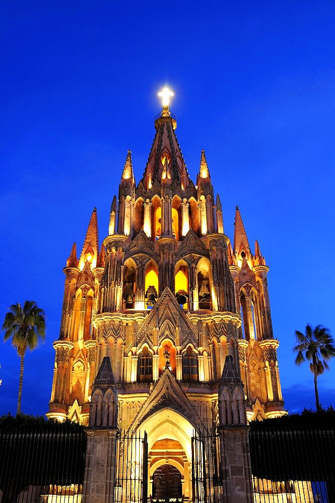 Mexico, Bajio, San Miguel de Allende, La Parroquia de San Miguel Arcangel neo-gothic exterior illuminated at night.