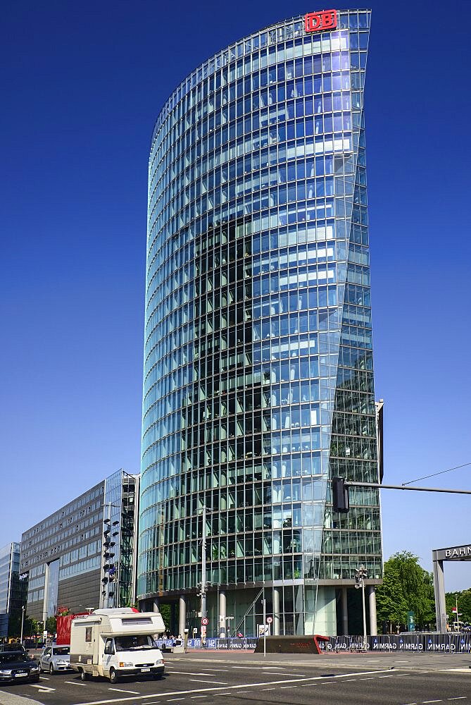 Germany, Berlin, Potzdamer Platz, Bahn Tower.