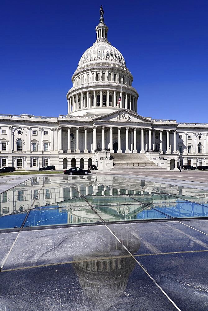 USA, Washington DC, Capitol Building, Central section and dome reflected in Capitol Visitor Centre roof.