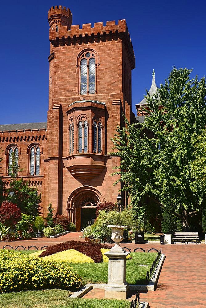 USA, Washington DC, National Mall, Smithsonian Castle, Tourist Information Centre for Smithsonian Museums.