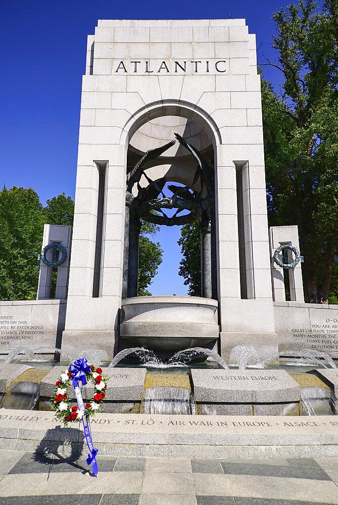 USA, Washington DC, National Mall, National World War 2 Memorial, Northern Triumphal Arch.