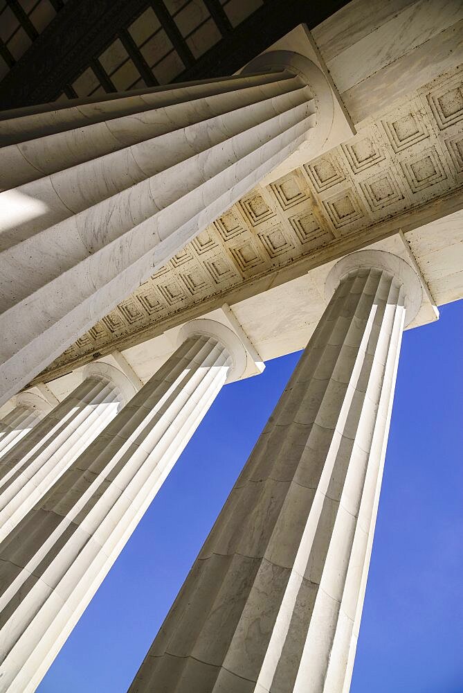 USA, Washington DC, National Mall, Lincoln Memorial, Close up of the Doric columns of the peristyle surrounding the memorial.