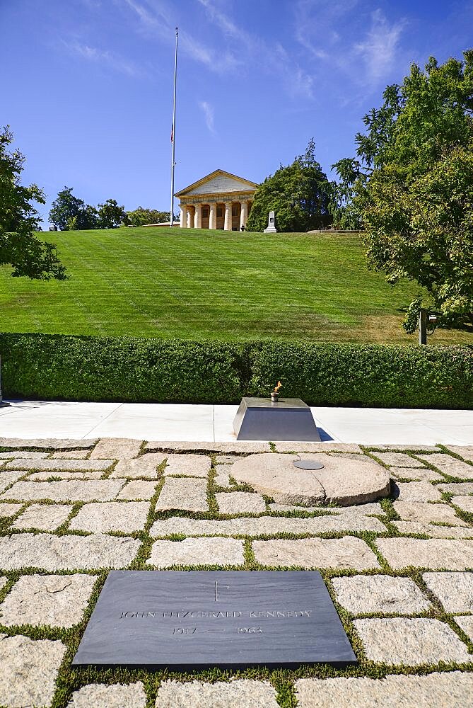 USA, Washington DC, Arlington National Cemetery, Grave of President JF Kennedy with Arlington House in background.