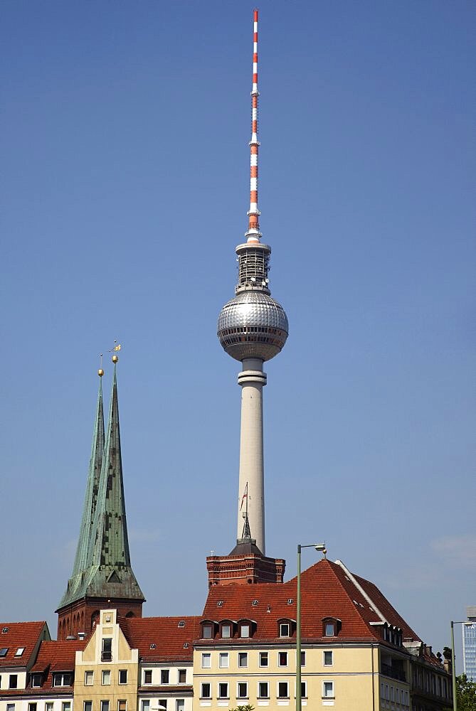 Germany, Berlin, Mitte, Fernsehturm seen from across River Spree.