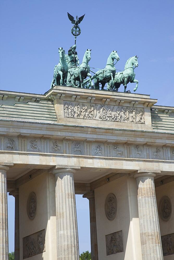 Germany, Berlin, Mitte, Brandenburg Gate in Pariser Platz.