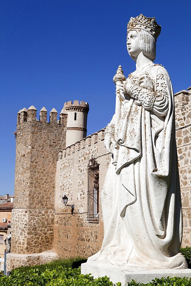 Spain, Castilla La Mancha, Toldeo, Statue of Isabella outside the walls.