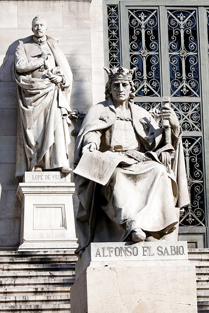 Spain, Madrid, Statues of Lope de Vega & Alfonso el Sabio on the steps outside the National Library.