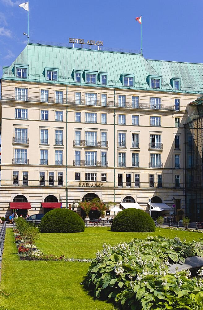 Germany, Berlin, Mitte, the rebuilt five star Hotel Adlon Kempinski on the corner of Unter den Linden and Pariser Platz.