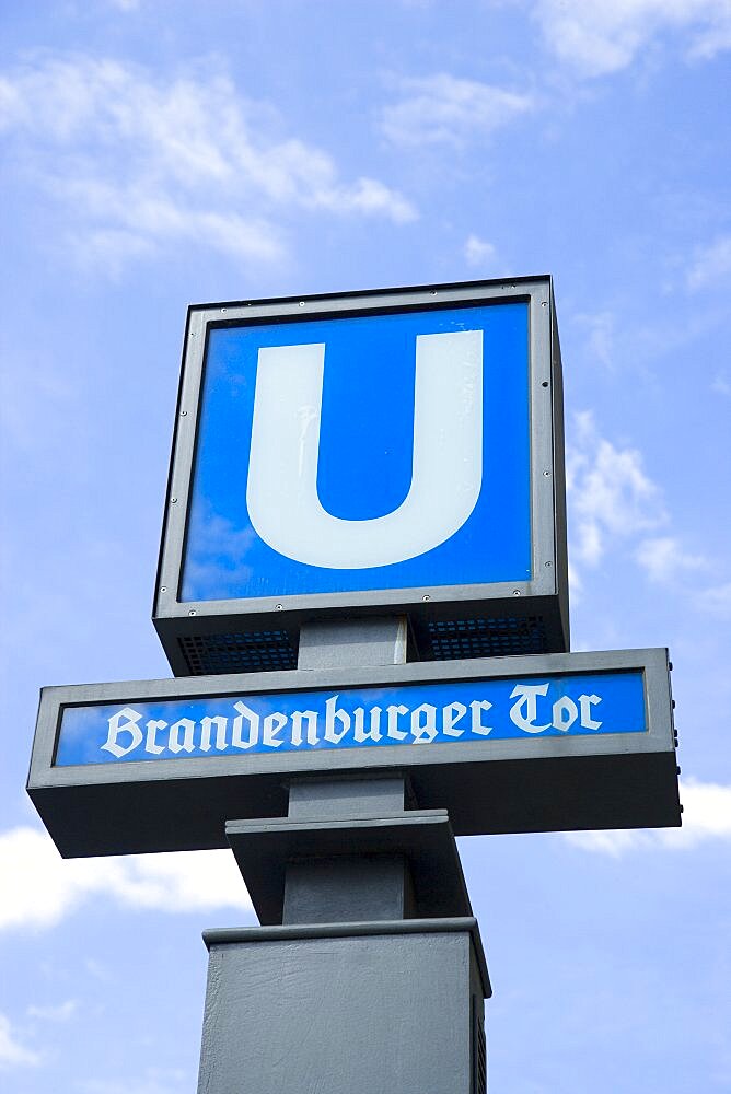 Germany, Berlin, Mitte, blue U-Bahn undergound sign at Brandenburger Tor, Brandenburg Gate.-