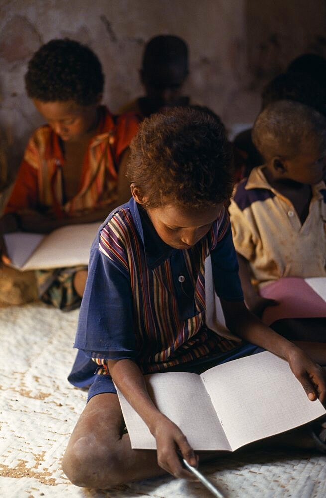 SOMALIA Tula Bawayo Schoolchildren in area near Mandera devastated by war. African Eastern Africa Kids Learning Lessons Somalian Soomaliya Teaching