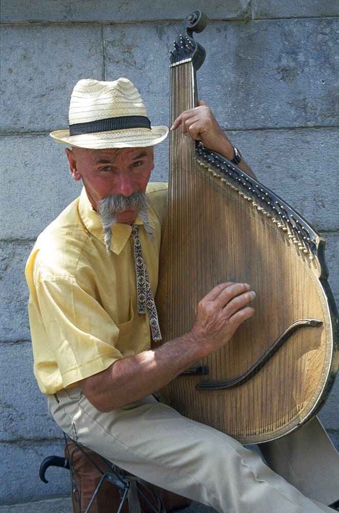 UKRAINE Yalta Man playing the bandura.