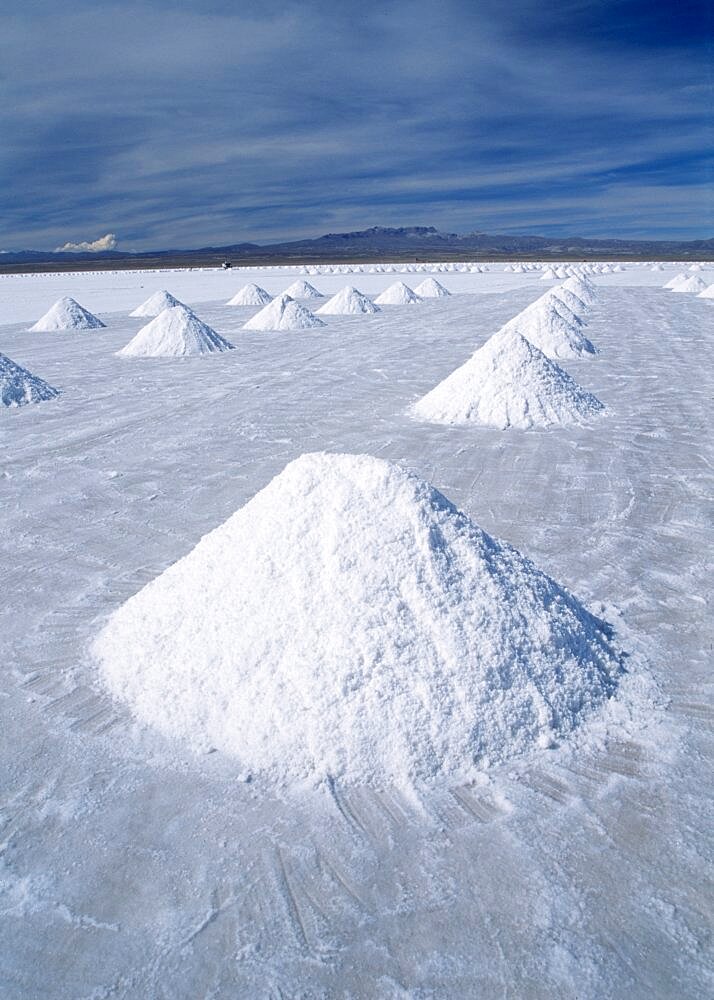 BOLIVIAR Altiplano Potosi Salar de Uyuni.  Piles of salt awaiting collection.