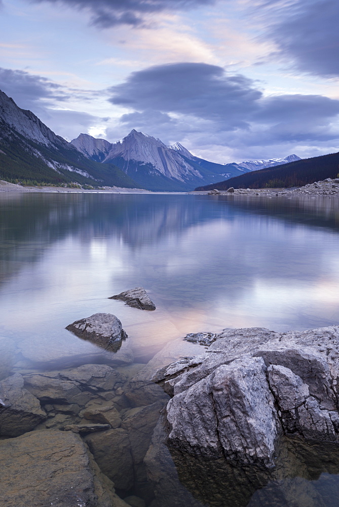 Medicine Lake in the Canadian Rockies, Jasper National Park, UNESCO World Heritage Site, Alberta, Canada, North America