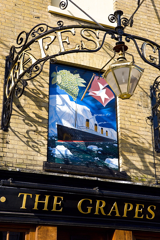 Sign above the famous Grapes public house where many of the Titanic workers frequented, Southampton, Hampshire, England, United Kingdom, Europe