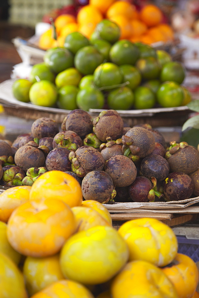 Mangosteens at market, Phnom Penh, Cambodia, Indochina, Southeast Asia, Asia