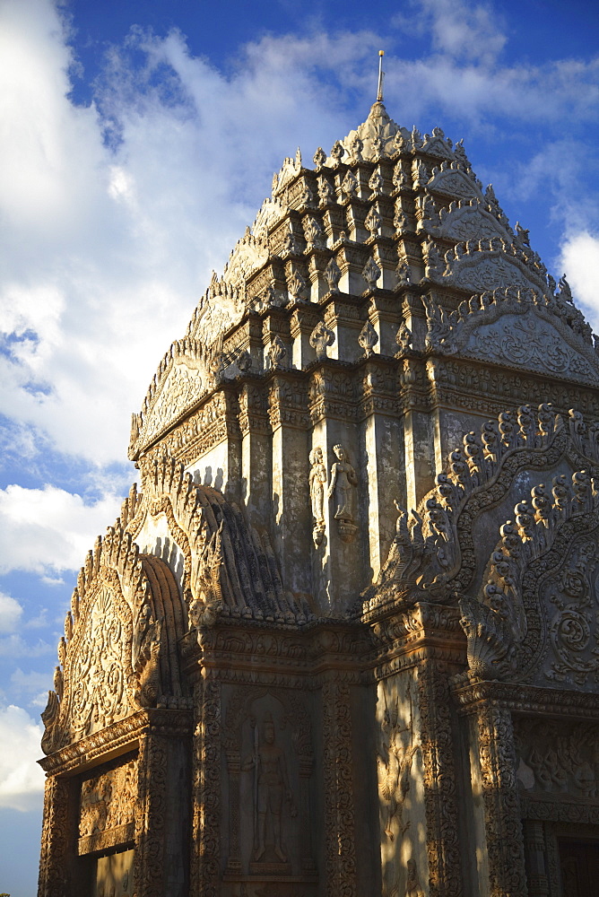 Stupa at Wat Han Chey, Kampong Cham, Cambodia, Indochina, Southeast Asia, Asia