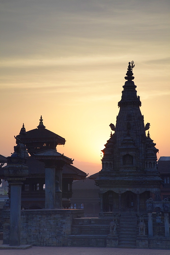 Durbar Square at dawn, Bhaktapur, UNESCO World Heritage Site, Kathmandu Valley, Nepal, Asia