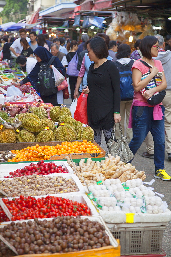 Fruit and vegetable market, Yau Ma Tei, Kowloon, Hong Kong, China, Asia