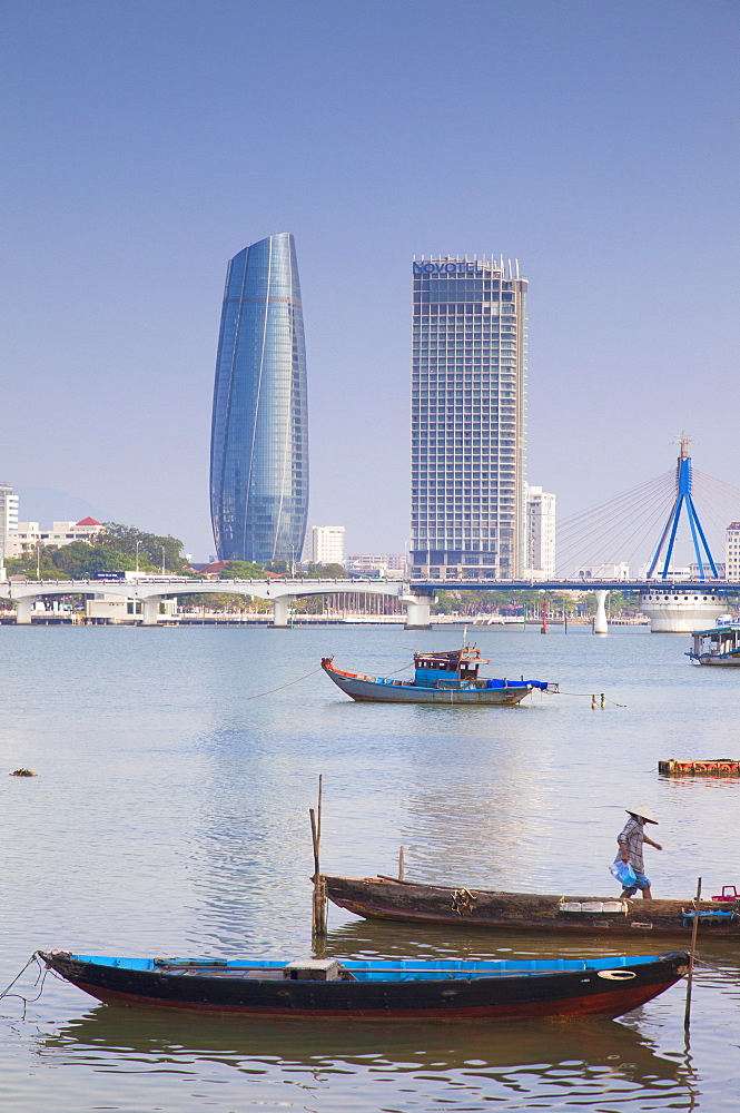 Song River and city skyline, Da Nang, Vietnam, Indochina, Southeast Asia, Asia