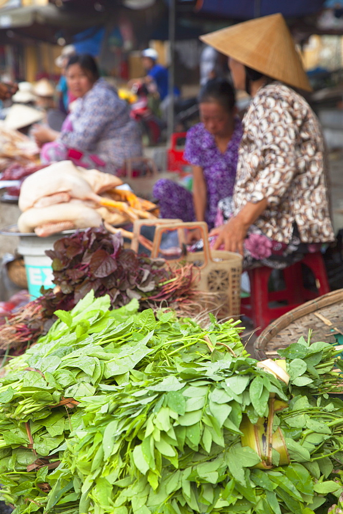 Women selling vegetables at market, Hoi An, Quang Nam, Vietnam, Indochina, Southeast Asia, Asia