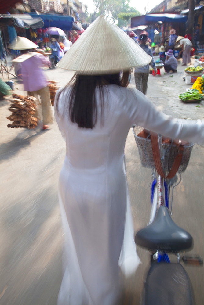 Woman wearing Ao Dai dress at Phouc Kien Assembly Hall, Hoi An, UNESCO World Heritage Site, Quang Nam, Vietnam, Indochina, Southeast Asia, Asia