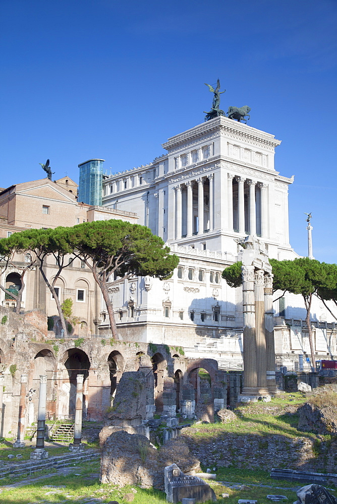 Roman Forum, UNESCO World Heritage Site, and National Monument to Victor Emmanuel II, Rome, Lazio, Italy, Europe