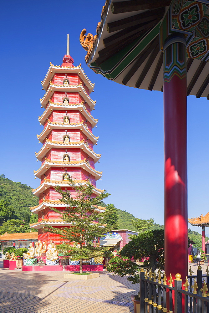 Pagoda at Ten Thousand Buddhas Monastery, Shatin, New Territories, Hong Kong, China, Asia