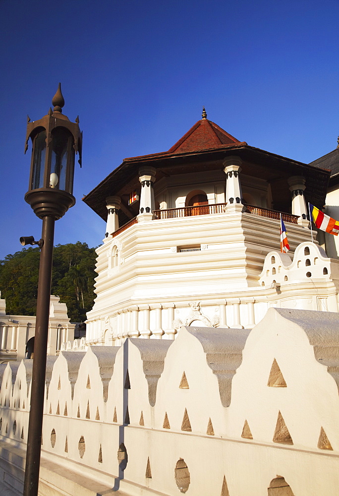 Temple of the Tooth (Sri Dalada Maligawa), UNESCO World Heritage Site, Kandy, Sri Lanka, Asia