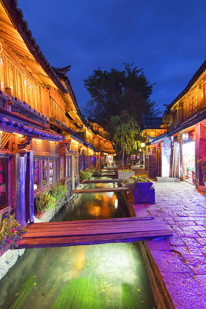 Bars and restaurants along canal at dusk, Lijiang, UNESCO World Heritage Site, Yunnan, China, Asia