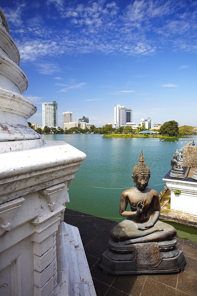 Seema Malakaya Temple on Beira Lake, Cinnamon Gardens, Colombo, Sri Lanka, Asia