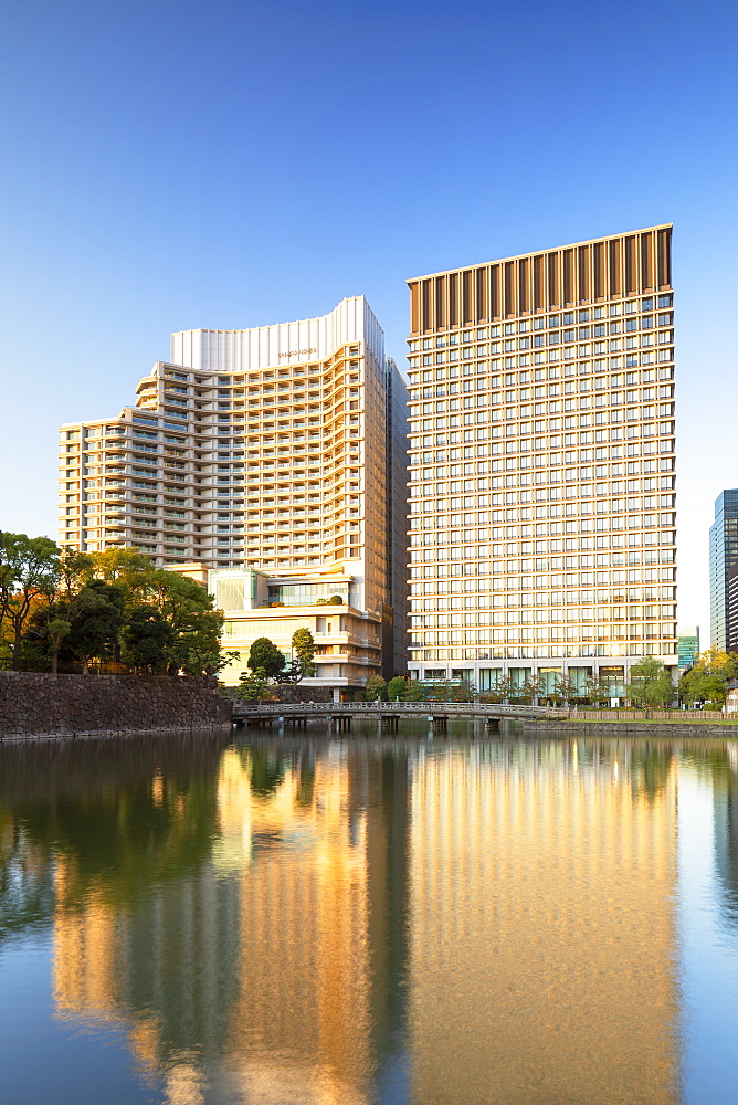 Palace Hotel and Imperial Palace moat, Tokyo, Honshu, Japan, Asia