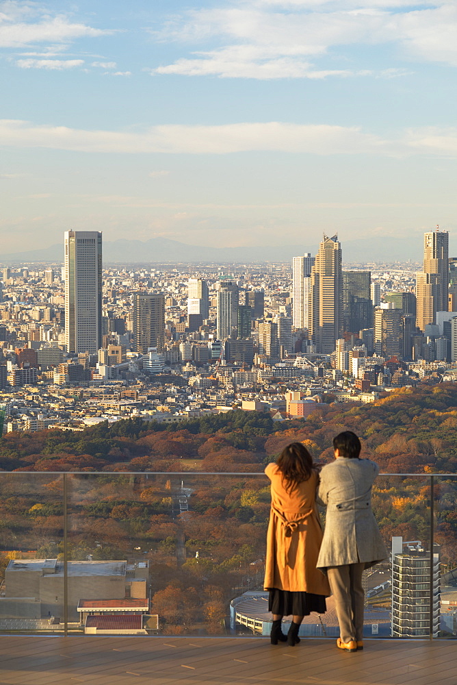 Couple on rooftop of Shibuya Scramble Square, Shibuya, Tokyo, Honshu, Japan, Asia