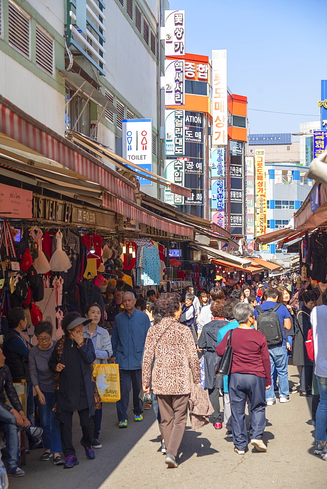 People at Namdaemun Market, Seoul, South Korea, Asia