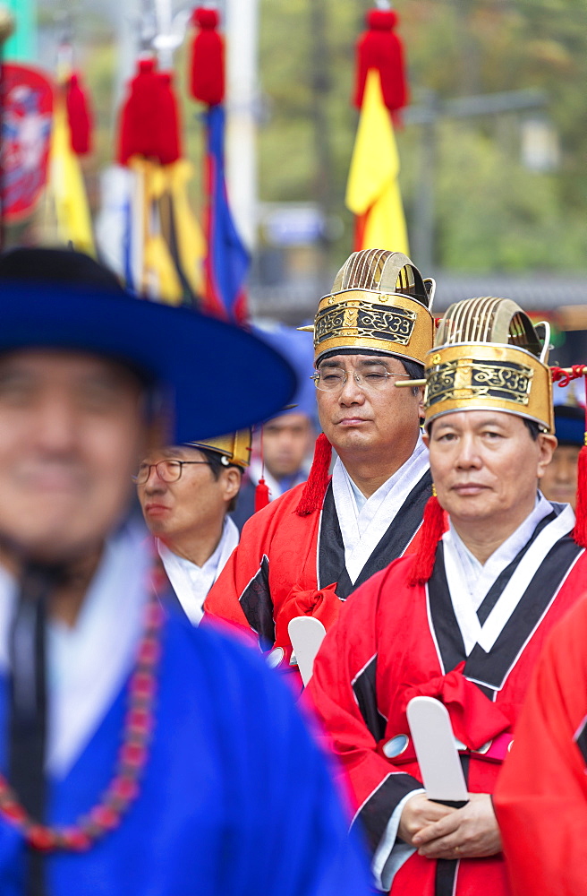 Traditional parade outside Changdeokgung Palace, Seoul, South Korea, Asia