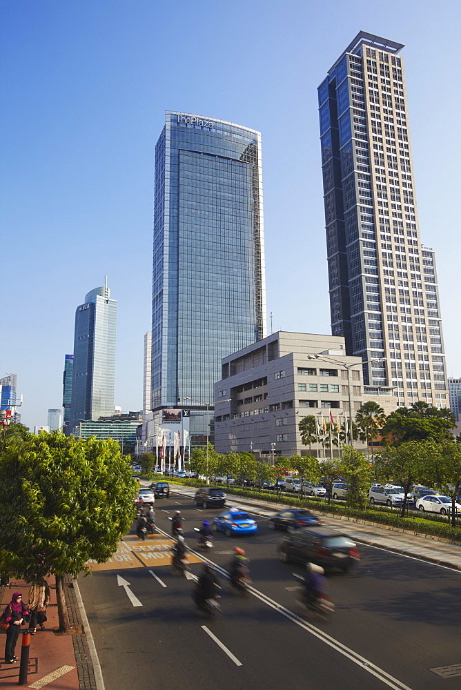 Traffic moving along Jalan Thamsin, Jakarta, Java, Indonesia, Southeast Asia, Asia