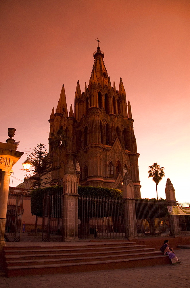 Parroquia de San Miguel Arcangel at sunset, San Miguel de Allende, Guanajuato, Mexico, North America