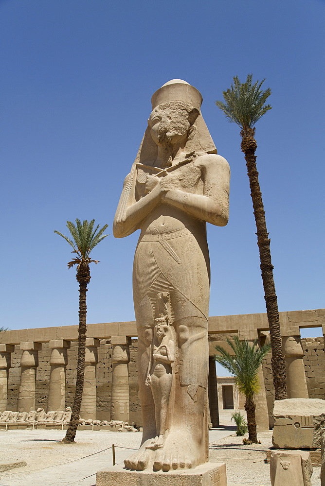 Statue of Ramses II with his daughter Benta-Anta, Forecourt, Karnak Temple, Luxor, Thebes, UNESCO World Heritage Site, Egypt, North Africa, Africa