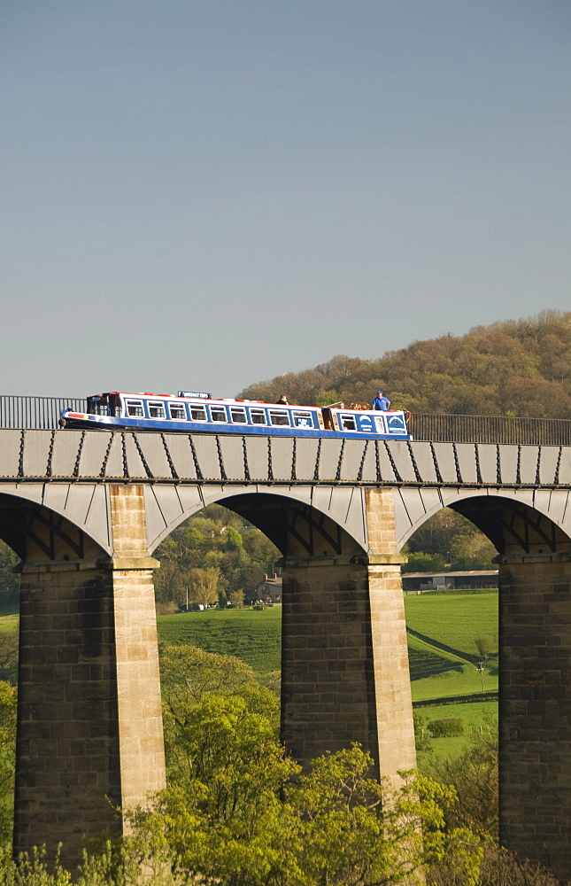 Narrow boat crossing the Pontcysyllte Aqueduct, built by Thomas Telford and William Jessop, UNESCO World Heritage Site, Llangollen Canal, Wales, United Kingdom, Europe