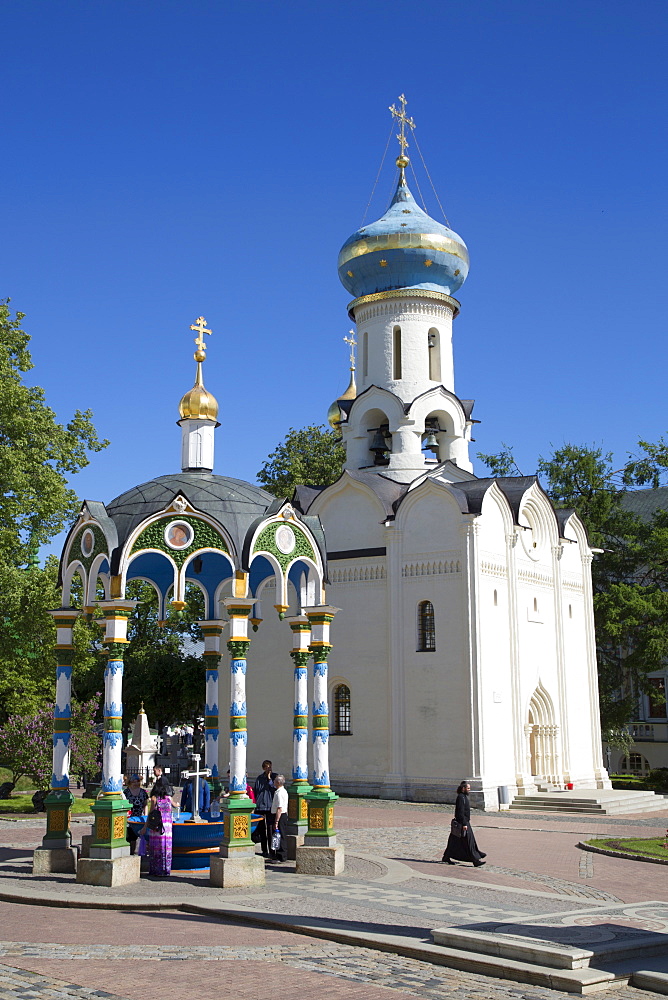 Holy Well in foreground, Holy Spirit Church, Holy Trinity Saint Sergius Lavra, UNESCO World Heritage Site, Sergiev Posad, Russia, Europe