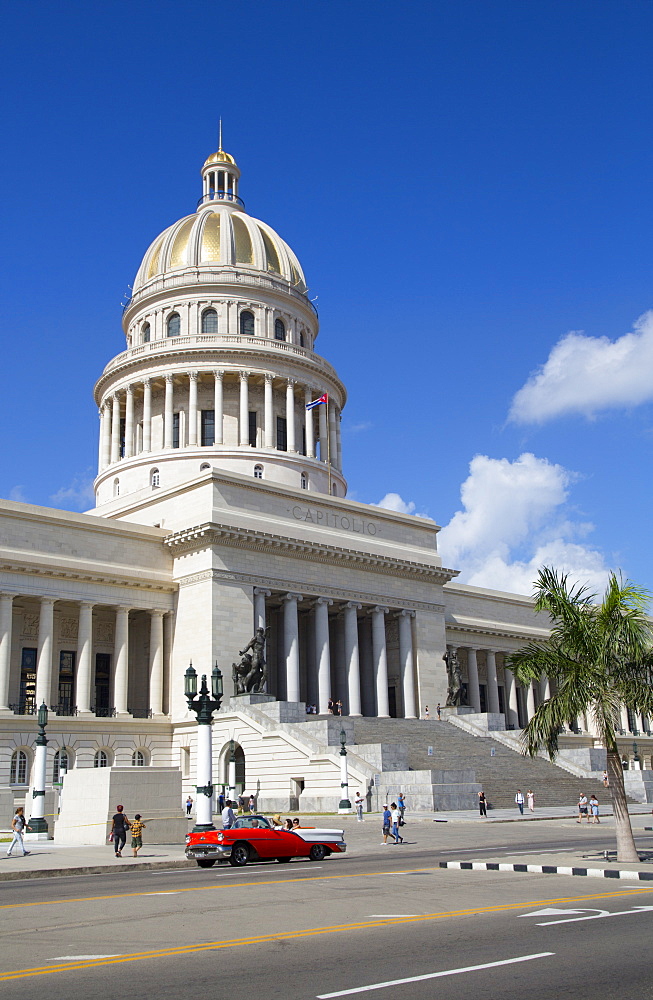 Capitol Building with Classic Old Car, Old Town, UNESCO World Heritage Site, Havana, Cuba, West Indies, Caribbean, Central America