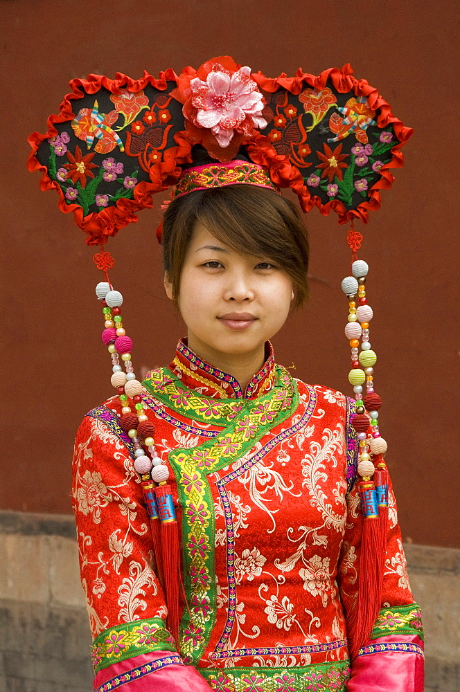 Chinese dancer in traditional costume, Chengde, Hebei, China, Asia