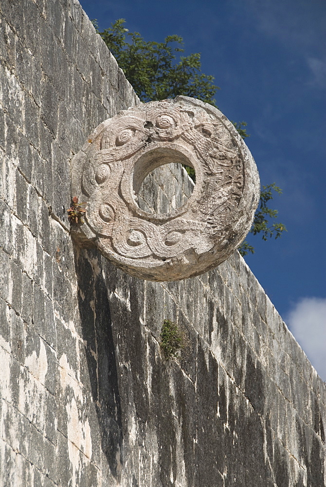 One of the stone hoops in the Great Ball Court (Gran Juego de Pelota), Chichen Itza, UNESCO World Heritage Site, Yucatan, Mexico, North America