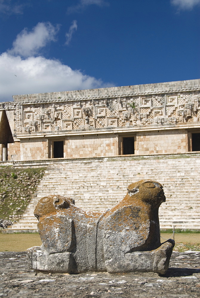 Mayan jaguar sculpture in front of the Palacio del Gobernador (Governor's Palace), Uxmal, UNESCO World Heritage Site, Yucatan, Mexico, North America