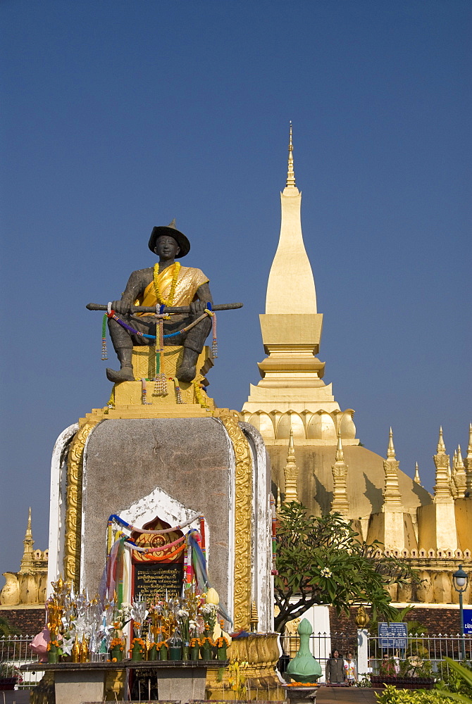 Statue of King Setthathirat with Pha That Luang in the background, Vientiane, Laos, Indochina, Southeast Asia, Asia