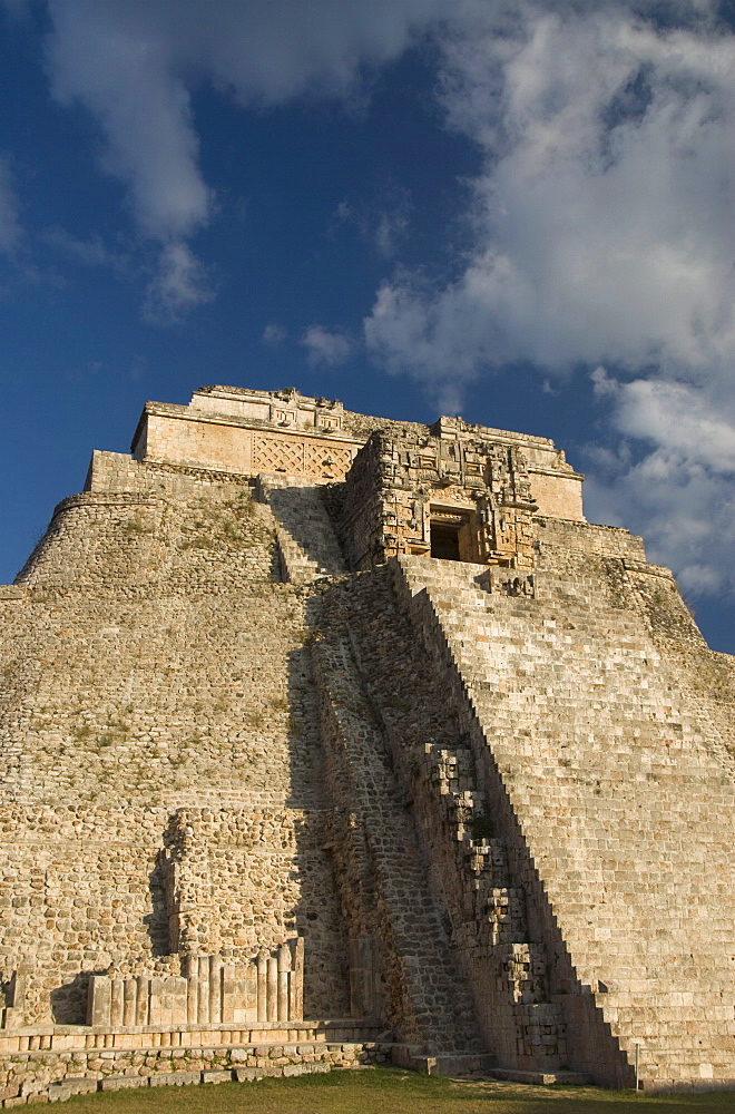 Casa del Advino (Magician's House), Uxmal, UNESCO World Heritage Site, Yucatan, Mexico, North America