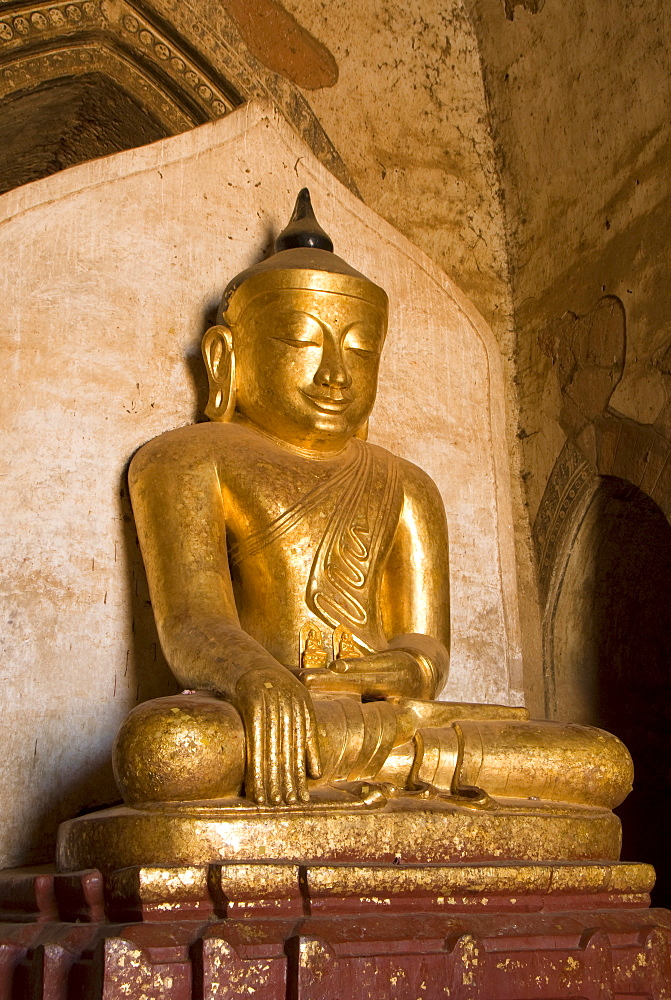 Seated Buddha, Dhammayangyi Pahto, Bagan (Pagan), Myanmar (Burma), Asia