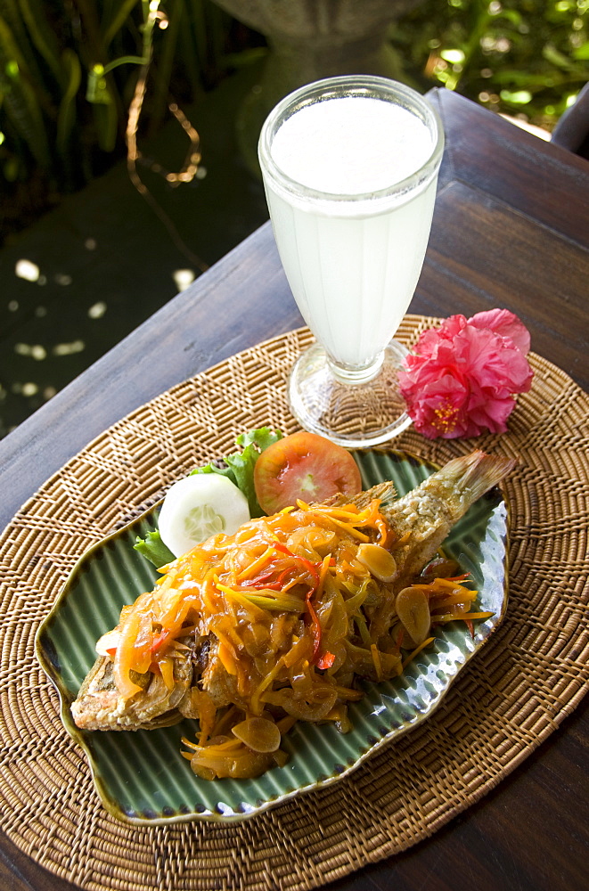 Baked fish Balinese style with a fresh lemon drink, Ubud, Bali, Indonesia, Southeast Asia, Asia