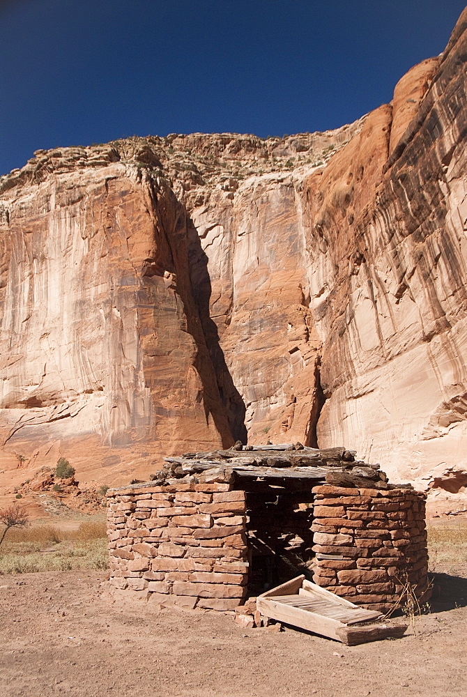 Canyon de Chelly National Monument, old Hogan (a Navajo Traditional House), Arizona, United States of America, North America